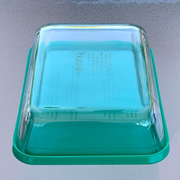 Pyrex Rectangular Food Storage / Baking Dish with Turquoise Lid ~ 3 Cup / 750 mL - Picture 4 of 4